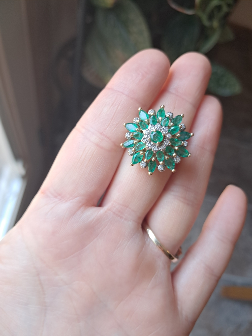 Vintage Estate 14K Gold Emerald & Diamond Cluster Cocktail Ring (Size 7 1/4)